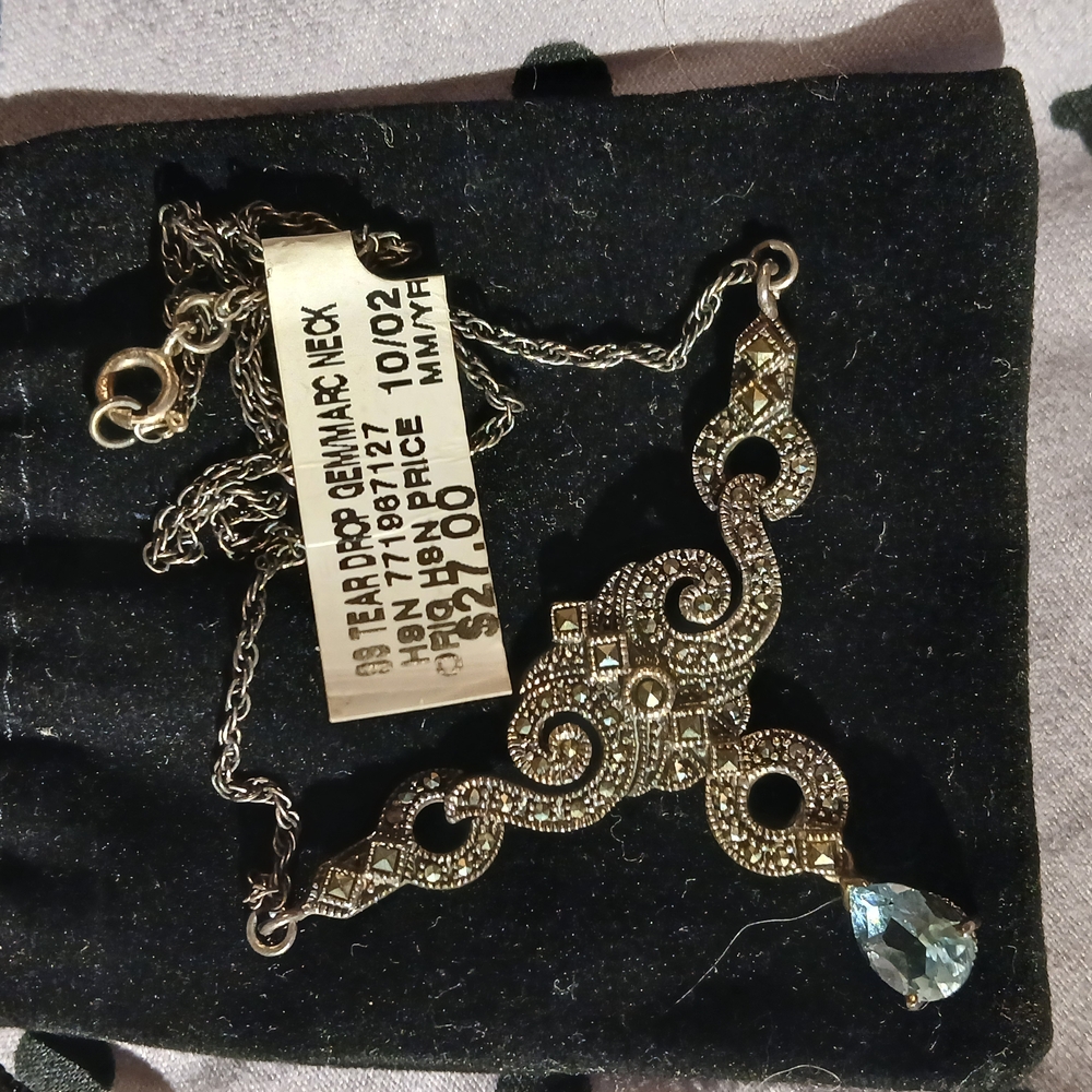 Elegant Silver and Gold Pendant Necklace